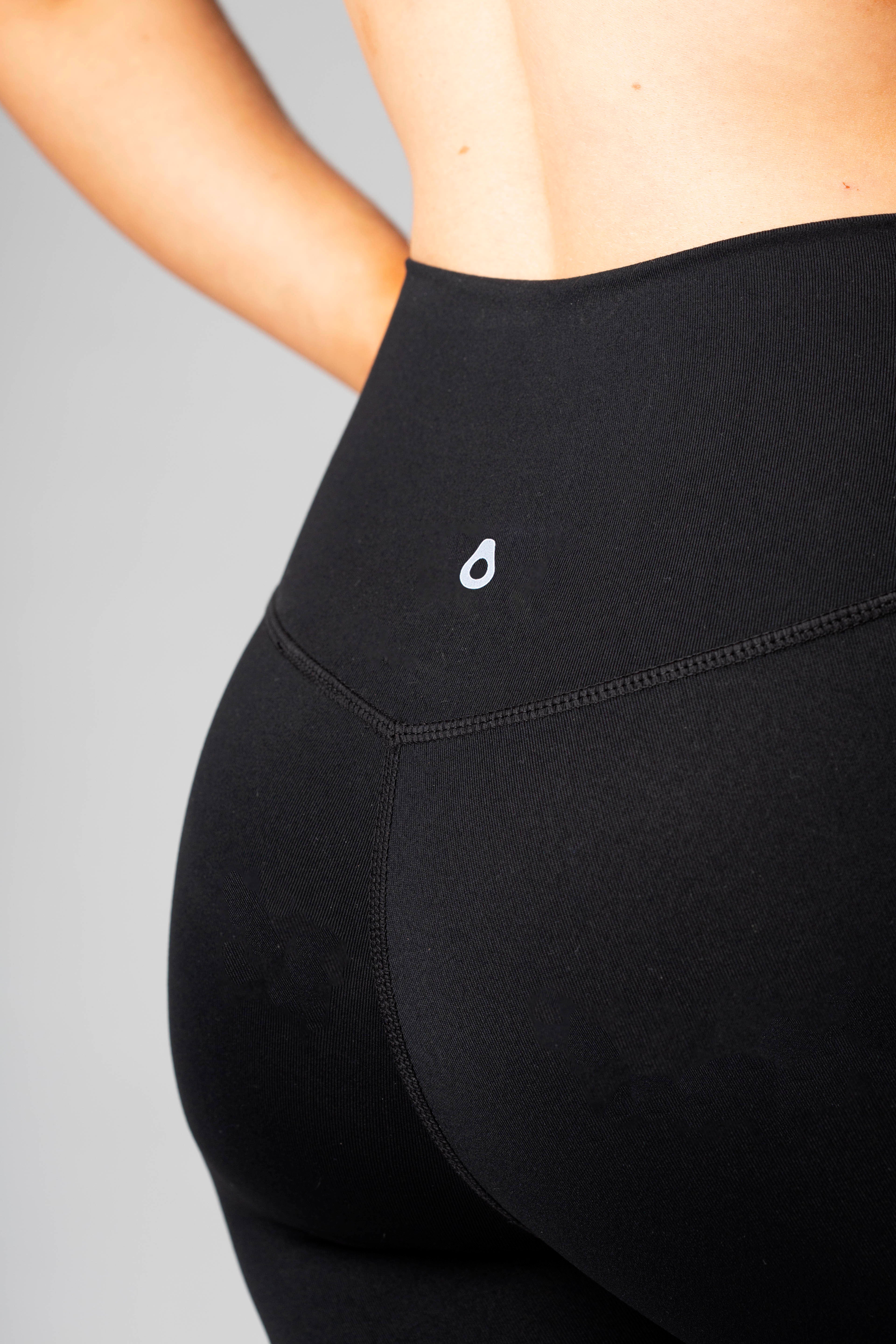 The Senara Legging - Smooth Black - Avo Activewear